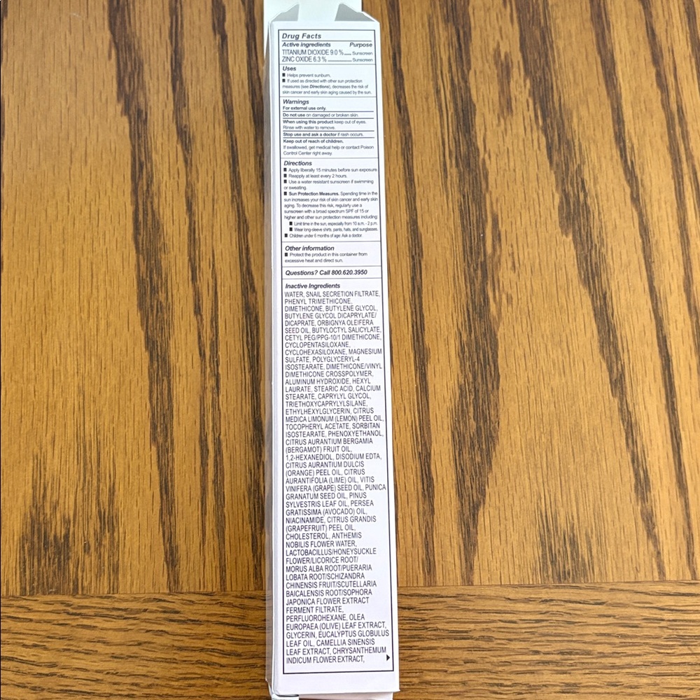 it cosmetics CC+ Illumination Cream in Medium - large tube - Picture 7 of 8